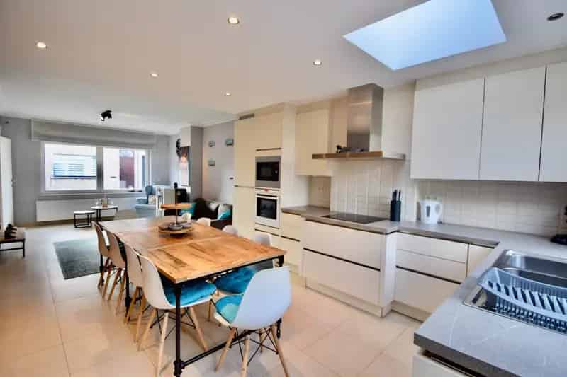 Charmante woning te koop centraal gelegen in Oud-Knokke vlakbij het centrum.