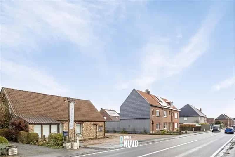 Polyvalent handelspand met woning op topligging