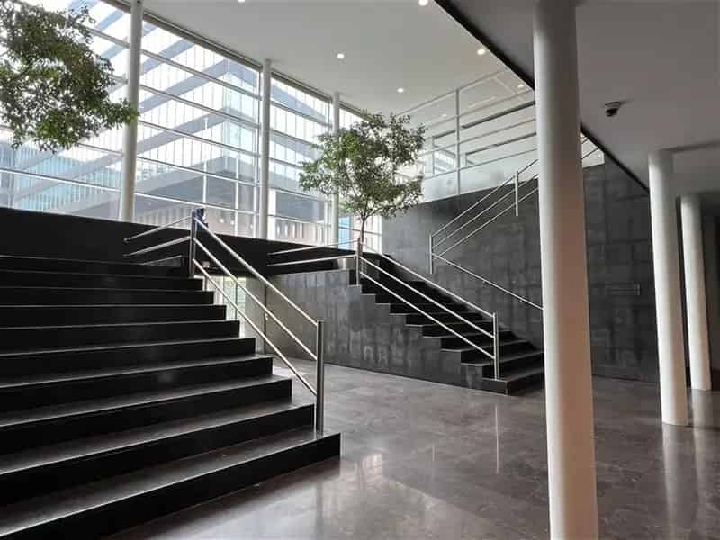 Vernieuwde technieken - Aan op- en afrit Gent Zuid - 815m² of 926m²