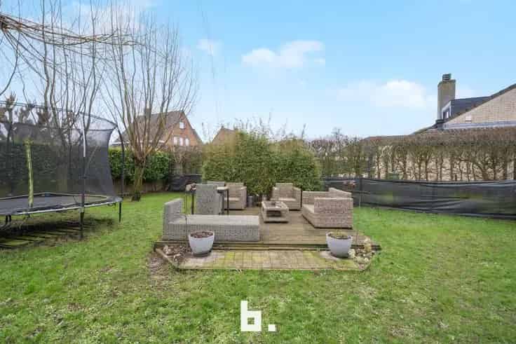 Villa te Koop Oostkamp: Rustige Wijk, Mooie Tuin, Grote Garage