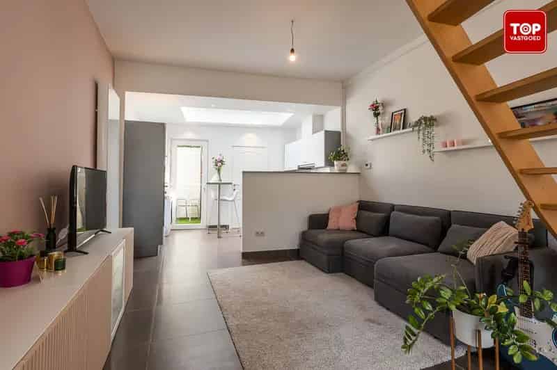 Instapklare woning met 3 slaapkamers en gezellige stadskoer.