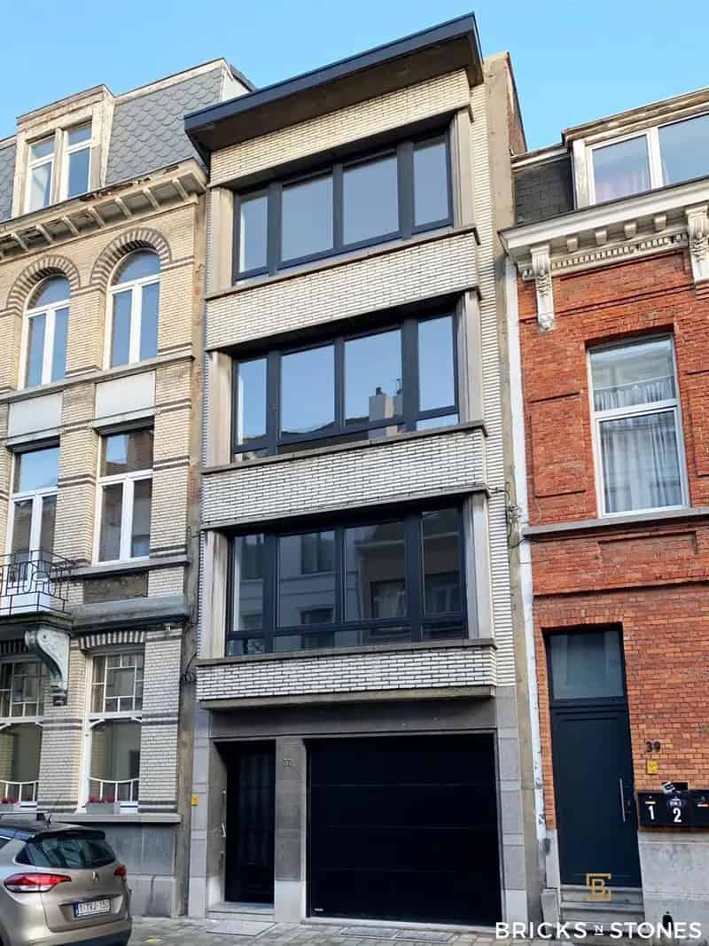 Magazijn met gesloten garagebox