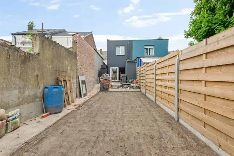 Volledig gerenoveerde woning met 2 slaapkamers en tuin in hartje Rumst