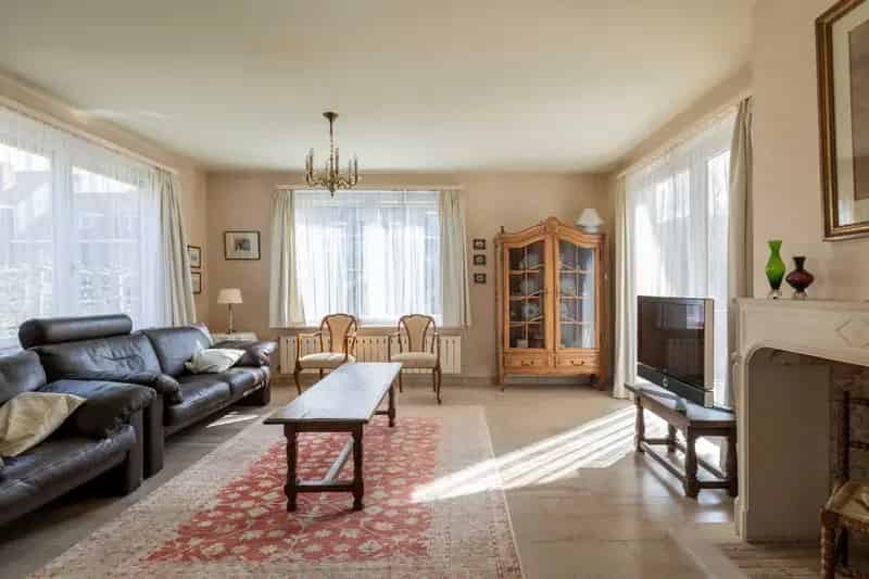 Werken en wonen in vrijstaande villa in Kristus-Koning!