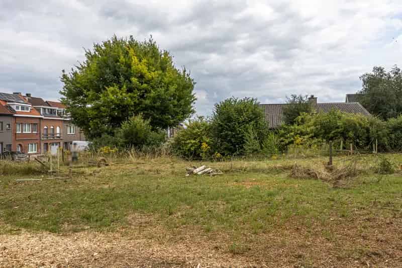 Bouwgrond op 3are 47ca gelegen op de Itterbeeksebaan.