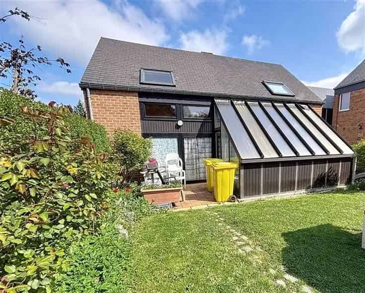 Huis Te Koop: 4-Gevelwoning met Tuin in Rustige Buurt