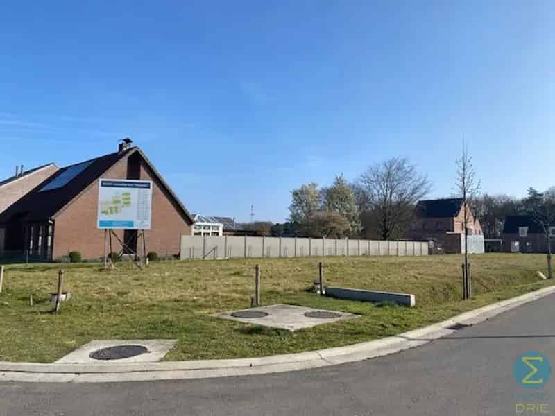 Rustig gelegen bouwgrond voor open bebouwing - 885m²