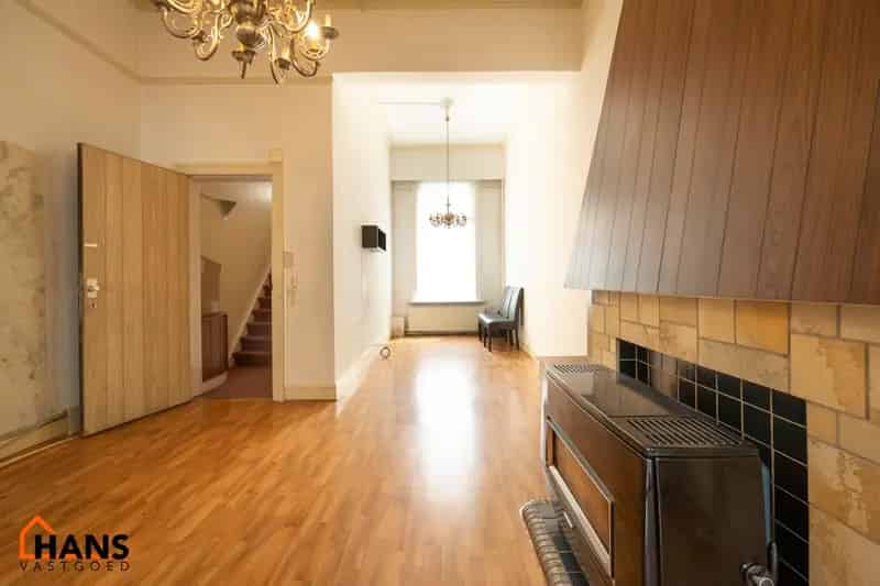 Woning in het centrum van de Stad met riante garagebox.