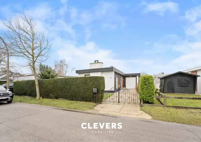 Vrijstaande, charmante woning (type bungalow) met tuin
