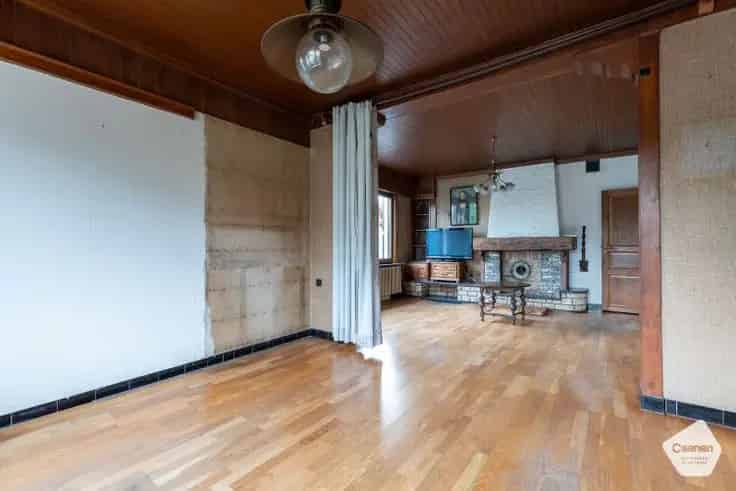 Huis Te Koop Lakenbossen: Ruime woning met grote tuin en opslag