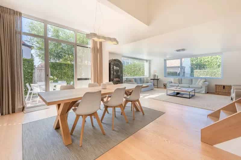 Prachtige, lichtrijke woning vlakbij het pittoreske Oosthoekplein in het Zoute op wandelafstand van de zee en het Zwin.