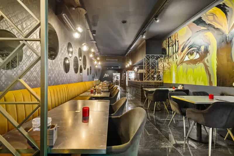Handelshuis opgedeeld in restaurant en 5 units