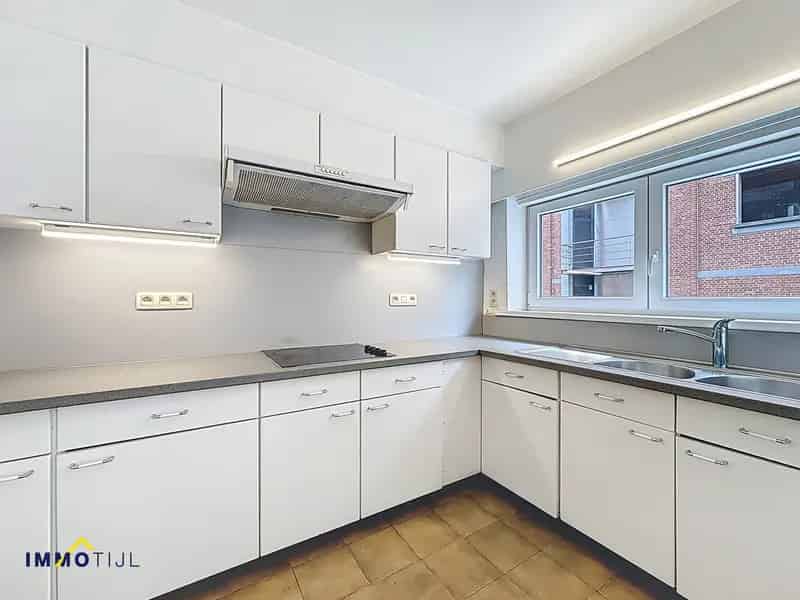 Appartementsgebouw met 2 apptn en garage in hartje Aalst!