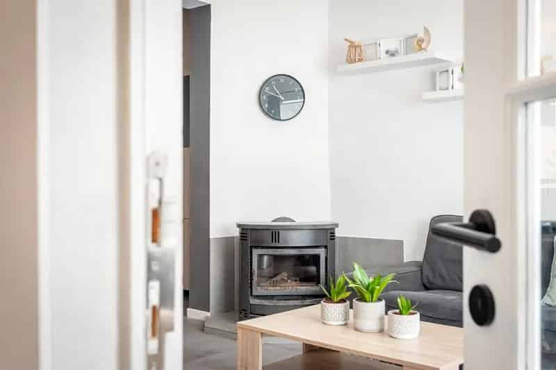 Instapklare woning te koop met 3 slpks, tuin en autostaanpl.