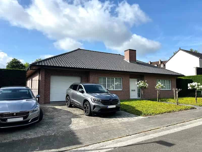 Knappe en verzorgde villa te koop teTiegem op 726m2 perceeloppervlakte.