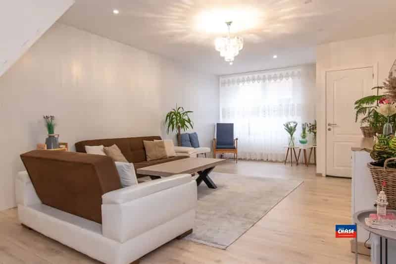 Gerenoveerde woning met 2 slpks, zolder en tuin