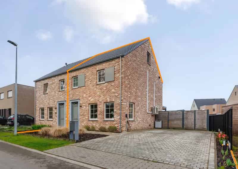 Prachtige recente woning met 4 slaapkamers