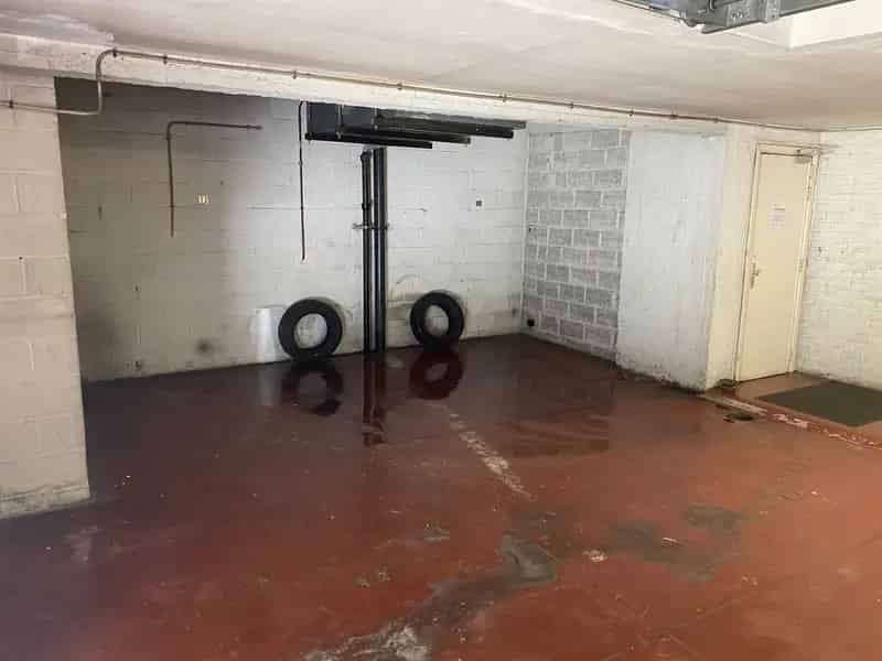 Lot 10 garages / parking