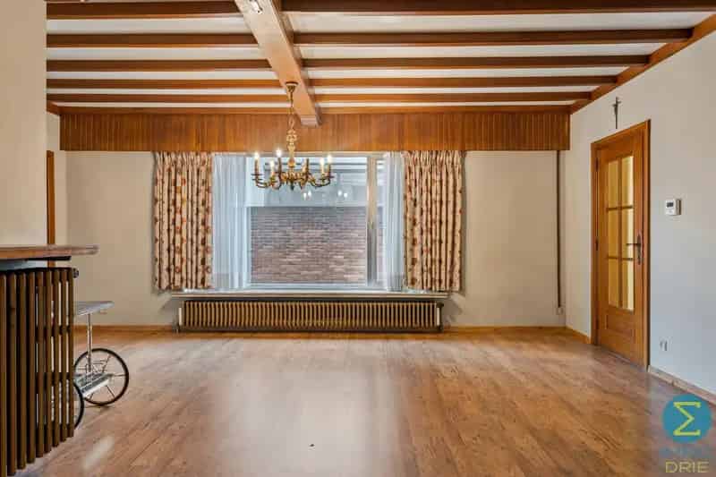 Ruime woning met 3 kamers, gelegen op een perceel van 302m²