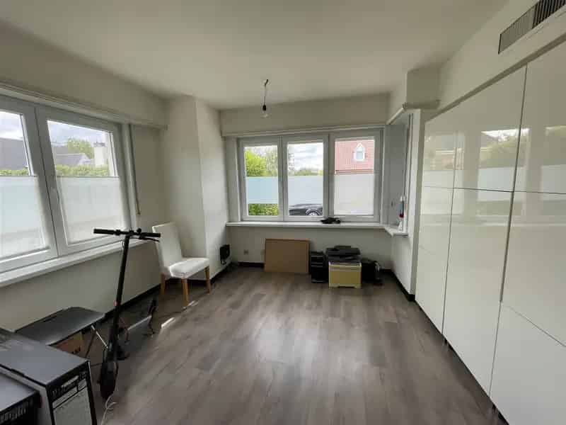 Half open woning