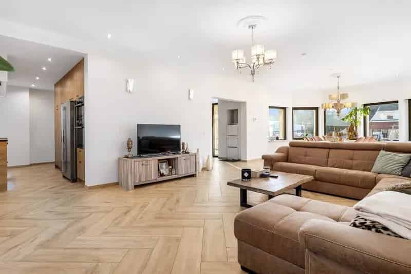 Recent gerenoveerde woning (2022) met 6 slpkrs te Schriek
