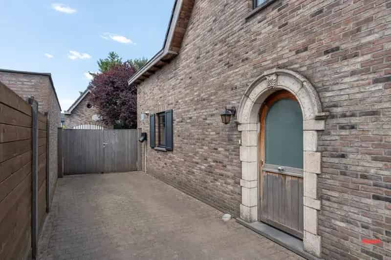 Gezinshuis te huur 4 slaapkamers grote tuin garage