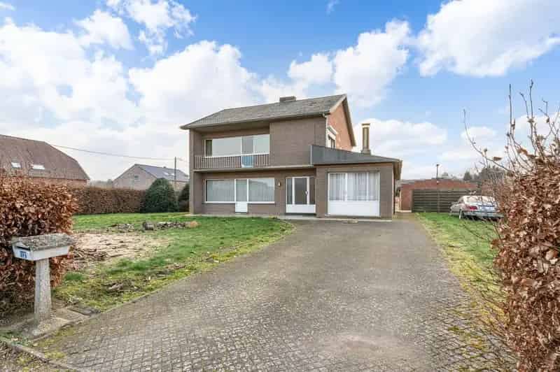 Te renoveren woning + 2 gronden