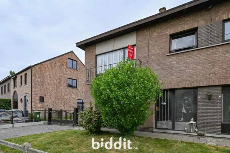 TE RENOVEREN GEZINSWONING MET GARAGE & TUIN