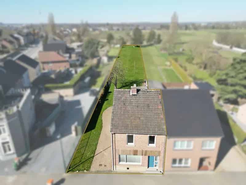 Te renoveren half-open woning met 3 slpks op een perceel van 20a 75ca vlakbij de Nederlandse grens