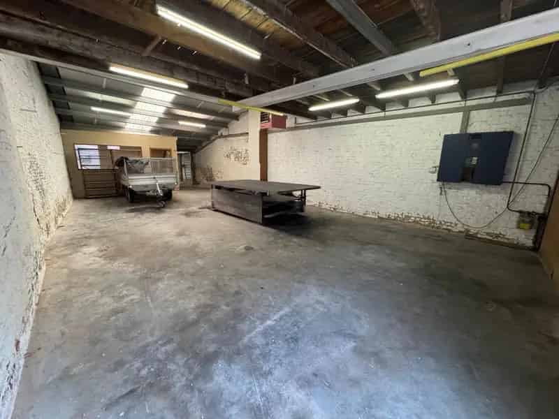 Woning met loods te huur in hartje Meulebeke.