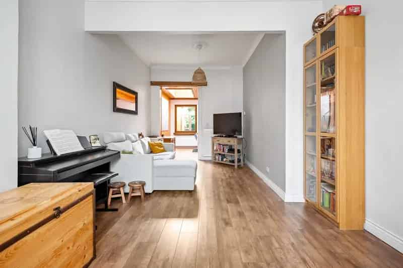 Huis met 4 slaapkamers en tuin te koop in Wijnegem!