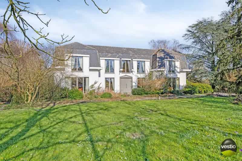 Exclusieve Villa met Weilanden 34 Ha