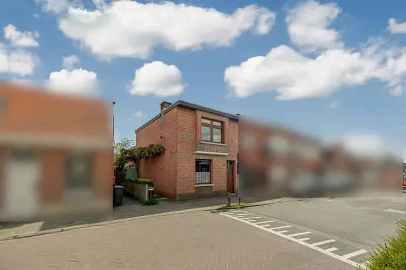 Instapklare half open bebouwing met 2 à 3 slpks en bijgebouw