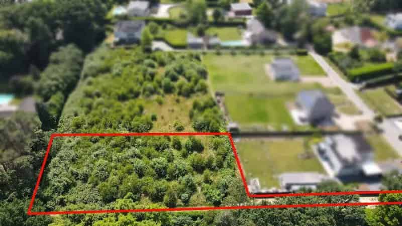 Bouwgrond van 23 are met private toegangsweg
