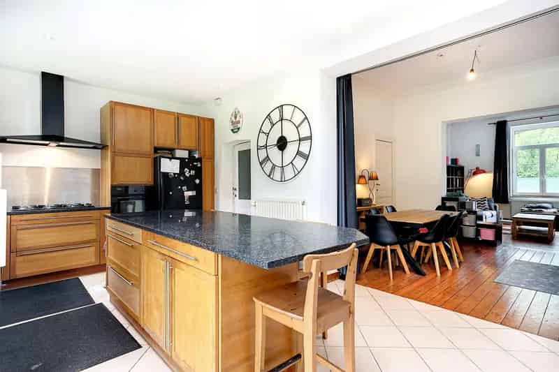 Huis met vijf slaapkamers in La hulpe