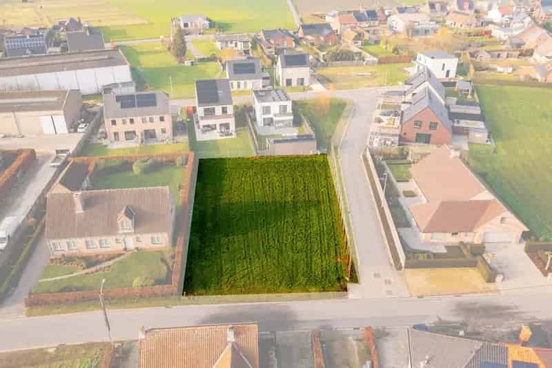 RUIM PERCEEL BOUWGROND 936 m² MET DIVERSE MOGELIJKHEDEN