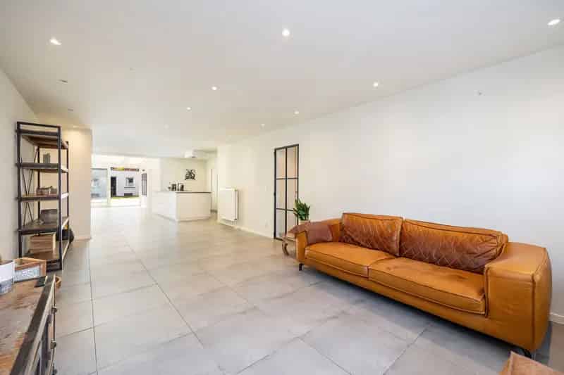 Ruime Gezinswoning te Schoten met Tuin en Recente Renovaties