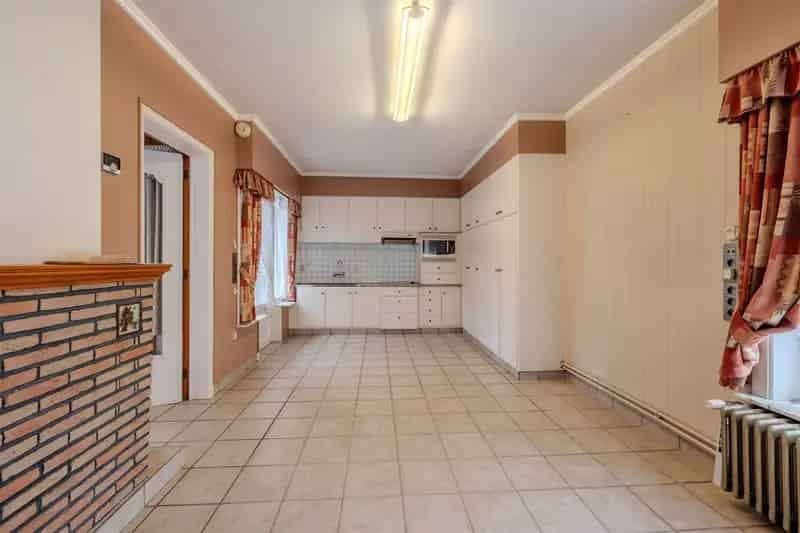 Op te frissen woning (189 m²) op gunstige locatie te koop!