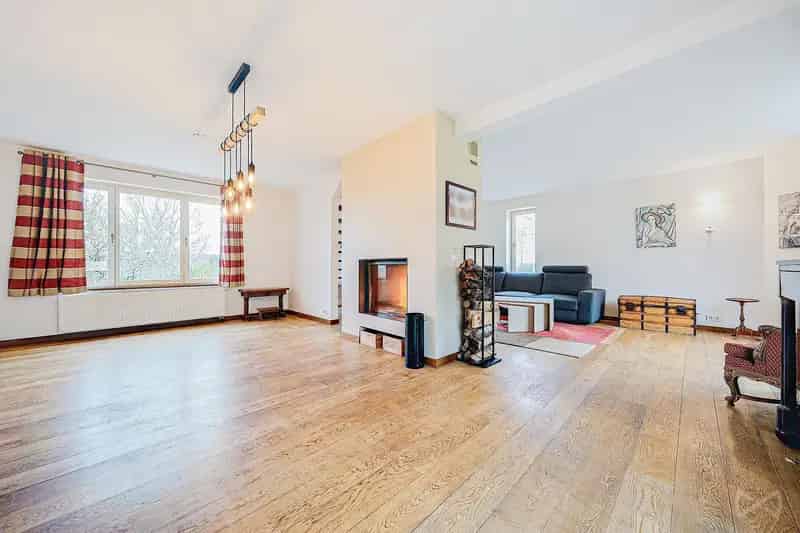 Huis met zes slaapkamers in Genappe