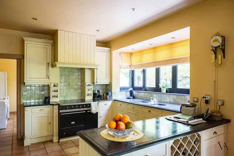 Zeer ruime klassieke villa op prachtig perceel in Hoog-Linden