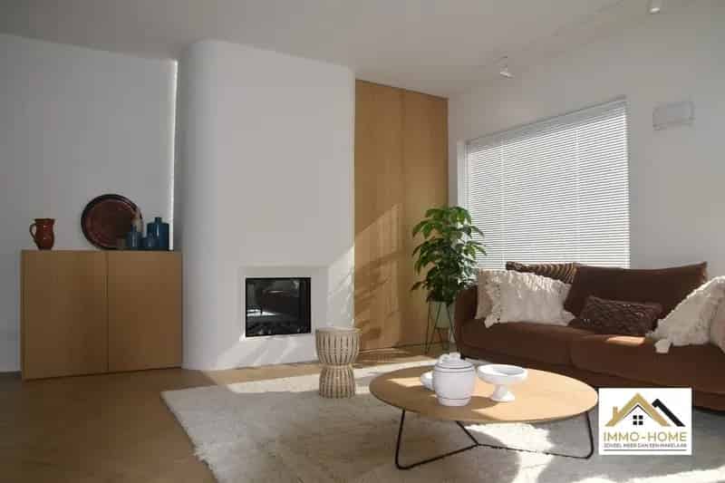 Stijlvolle moderne woning met smart home in Zwijnaarde