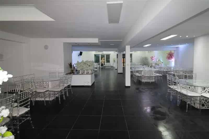 Feestzaal met appartement!
