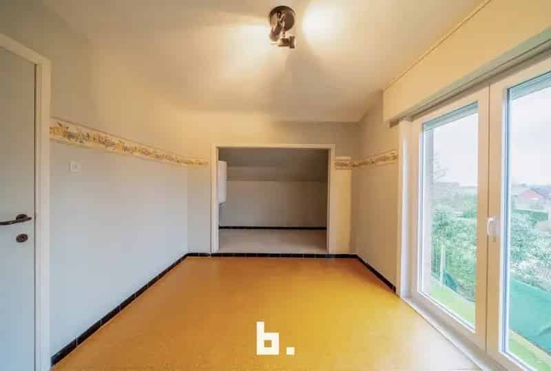 Ruime vrijstaande gezinswoning met 3 slaapkamers, géén renovatieplicht.