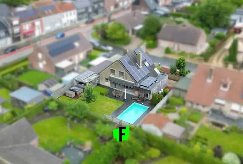 Energiezuinige villa met zwembad op rustige locatie in Lendelede