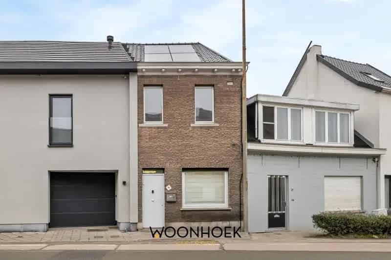 Uitstekend gelegen woning met 8 zonnepanelen te Lokeren