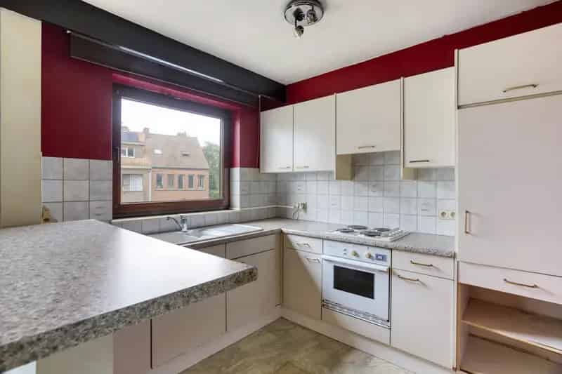 In Optie  Op Te Frissen Appartement Met Groot Terras.
