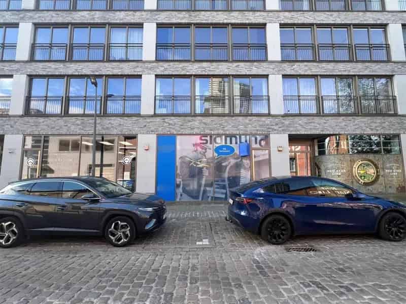 Gelijkvloerse Kantoorruimte Eilandje Hoge Plafonds