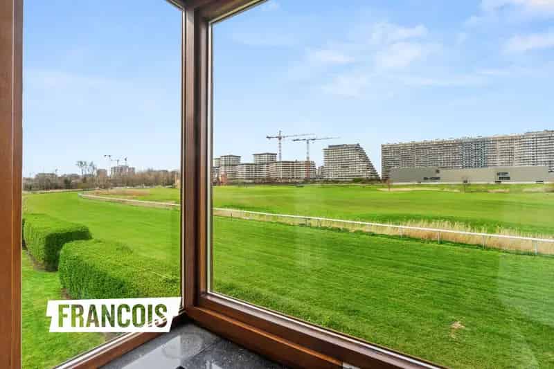 Unieke villa aan de renbaan en golf te Oostende