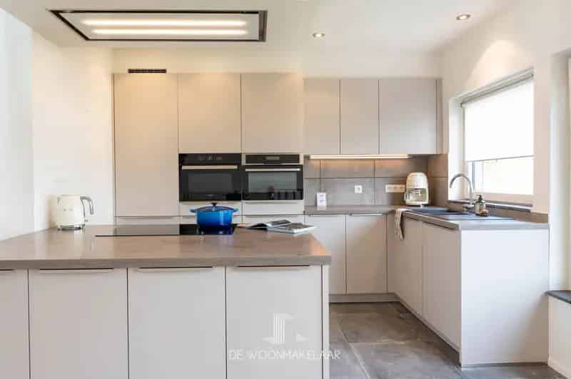 Gerenoveerde bel-etage (EPC A!) met 4 SLK's en 2 BDK's in het Lindenbos