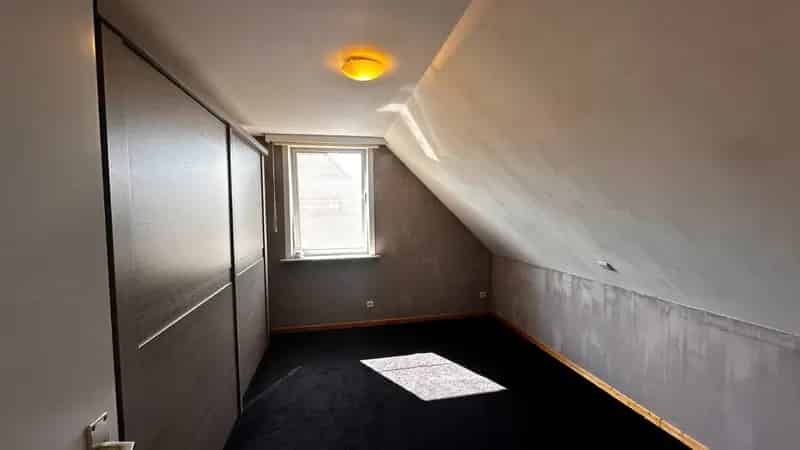 Ruime halfopen bebouwing met tuin, garage en 4 slaapkamers in Lokeren